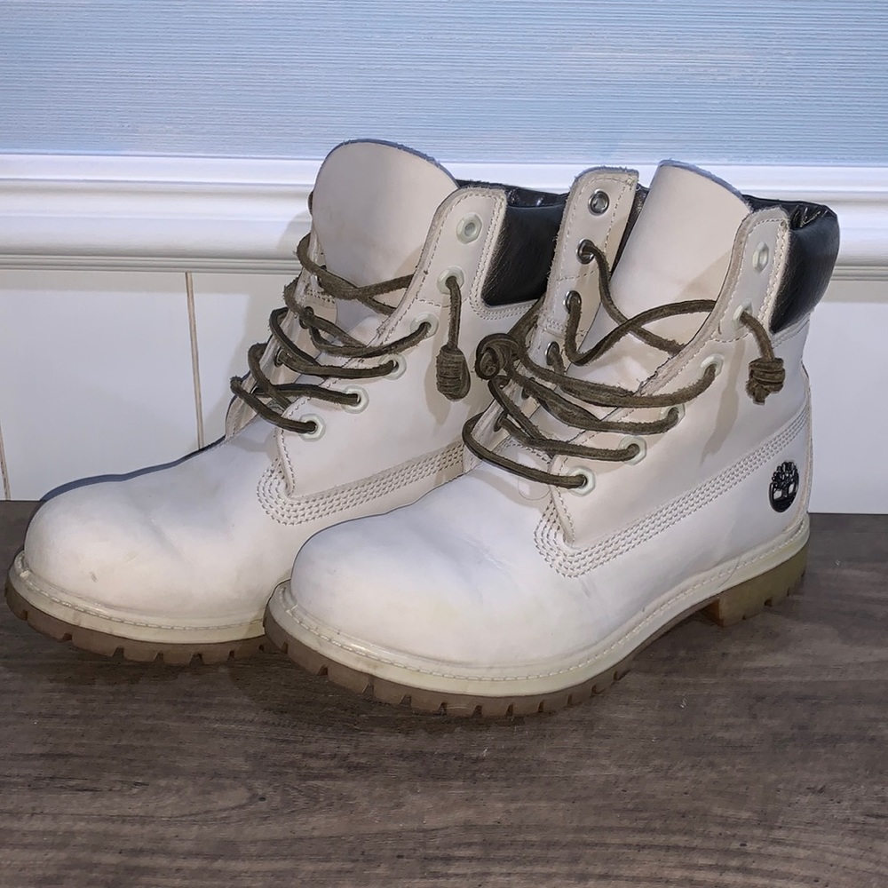 Women’s size 7 Timberland Off White Boots